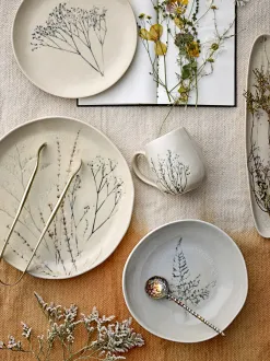 Bloomingville Aardewerk bord met bloemen Bea Nature Best